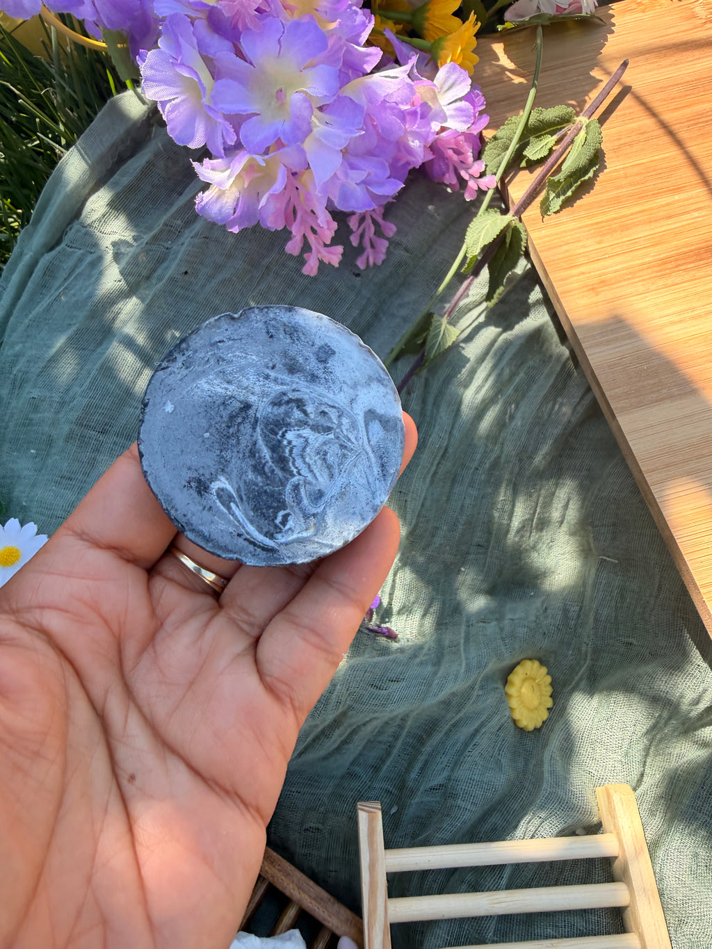 Charcoal mud Facial bar