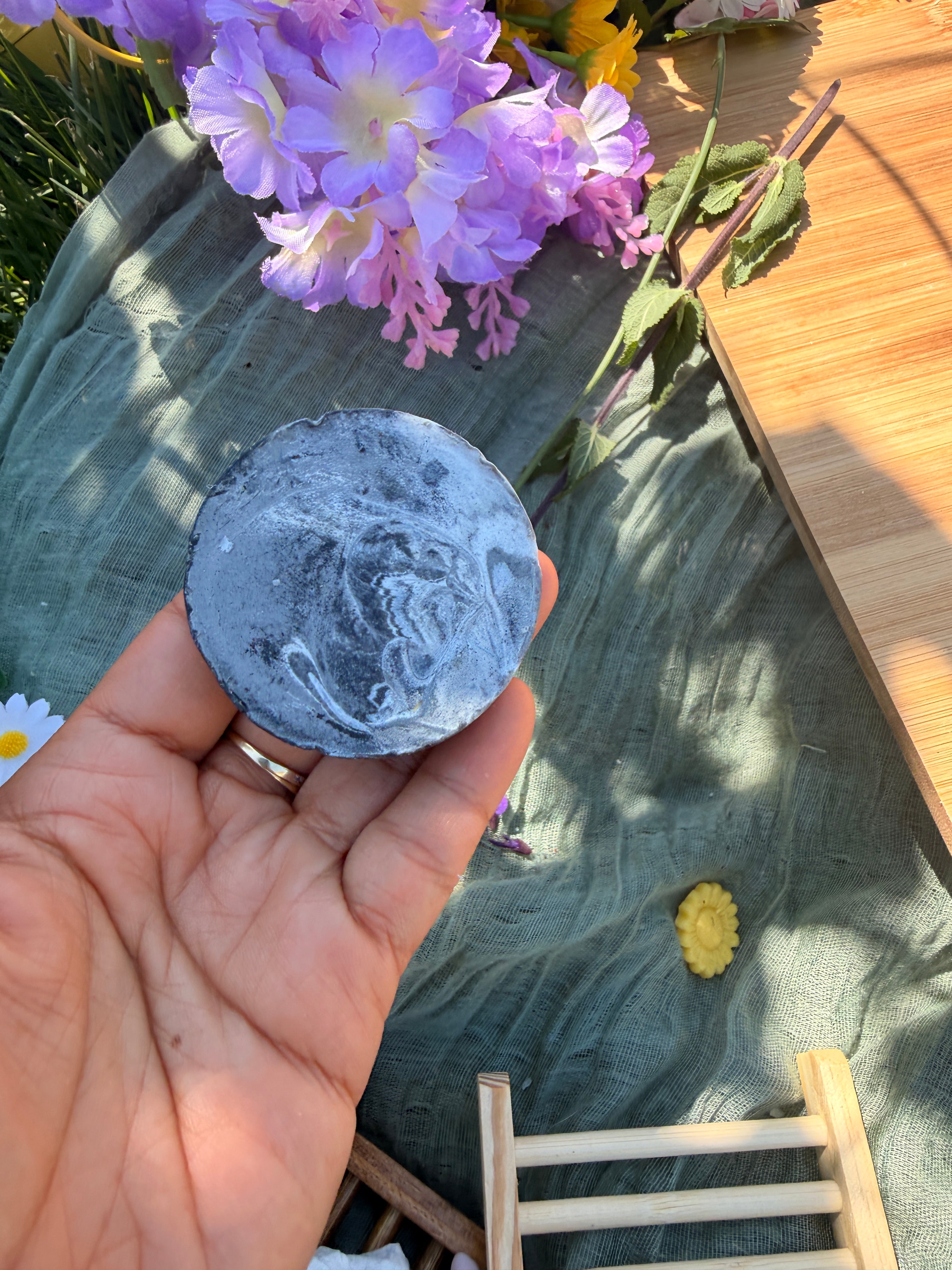 Charcoal mud Facial bar