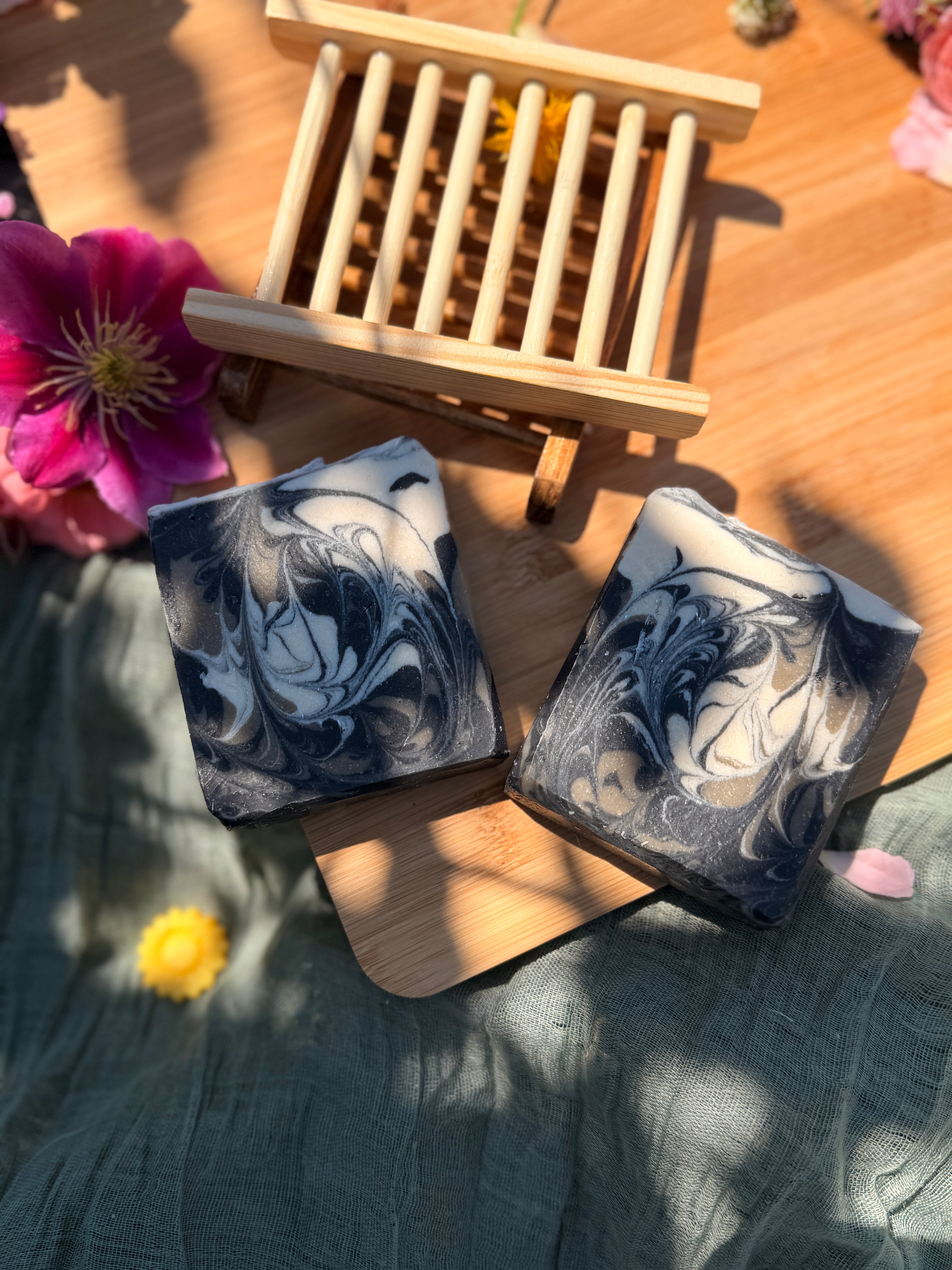 Charcoal mud Facial bar