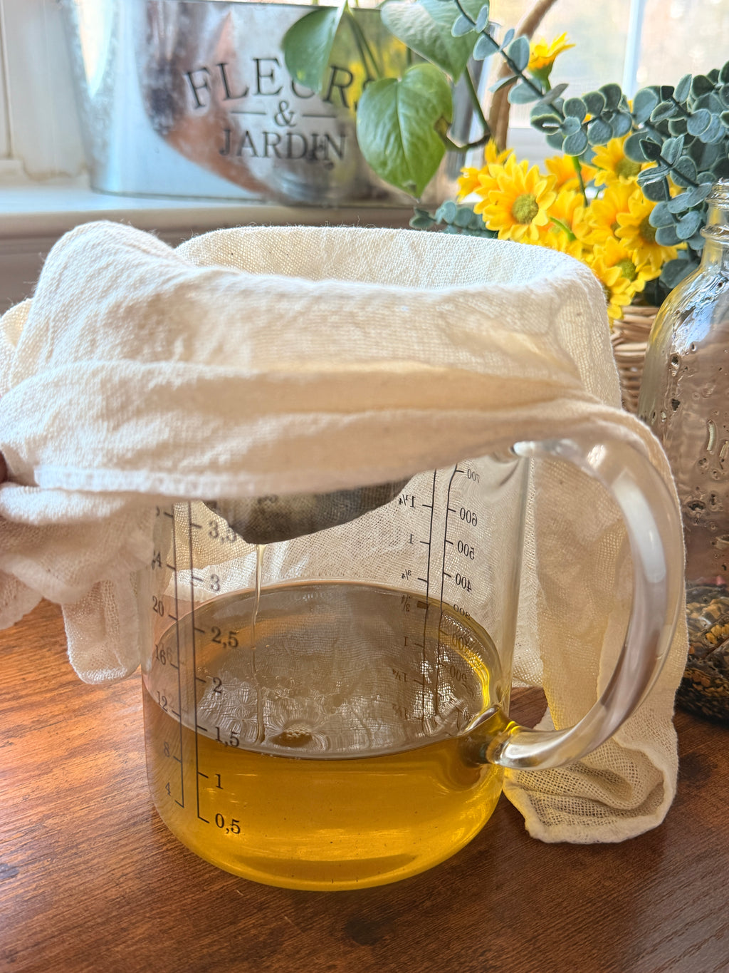 Rosemary hair oil stimulating hair growth